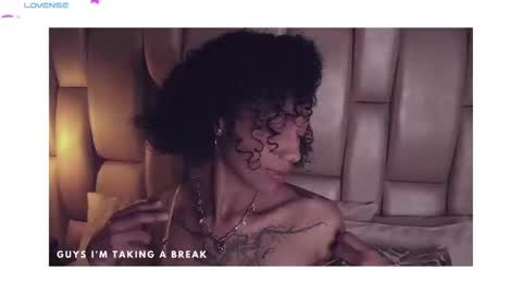 Snapshot of daiana_curly chatting on February 2025 12:39:02 PM Daiana online show from February 2025 12:39:02 PM