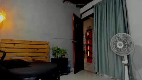 daiisy_kiss online show from October 2025 02:31:01 AM