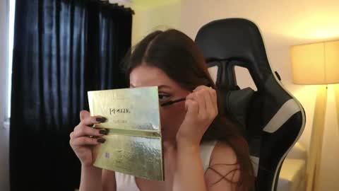 Snapshot of daisha_riley chatting on October 2025 03:25:01 PM Lauren online show from October 2025 03:25:01 PM