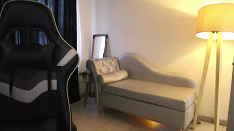 Snapshot of daisha_riley chatting on November 2025 02:39:01 PM Lauren online show from November 2025 02:39:01 PM