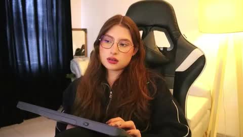 Snapshot of daisha_riley chatting on November 2025 03:55:01 PM Lauren online show from November 2025 03:55:01 PM