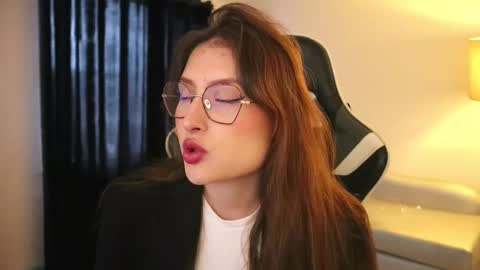 Snapshot of daisha_riley chatting on November 2025 03:33:01 PM Lauren online show from November 2025 03:33:01 PM