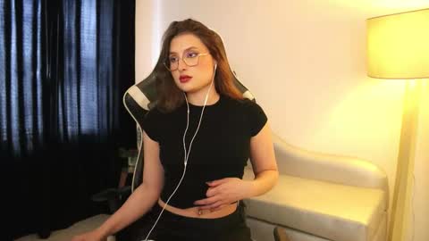 Snapshot of daisha_riley chatting on November 2025 02:43:02 PM Lauren online show from November 2025 02:43:02 PM