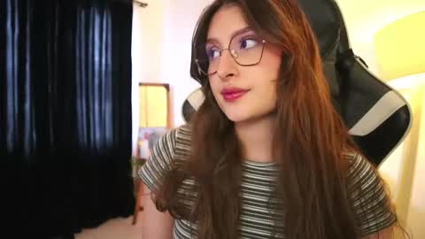 Snapshot of daisha_riley chatting on November 2025 03:01:02 PM Lauren online show from November 2025 03:01:02 PM