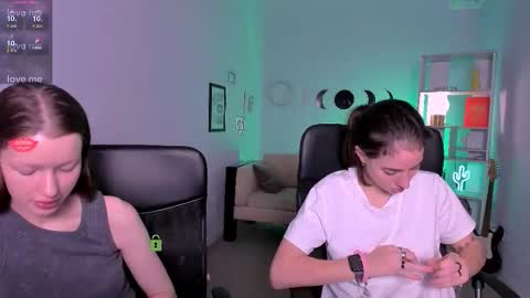 Snapshot of daisy_baby_ chatting on December 2025 08:18:02 PM daisy online show from December 2025 08:18:02 PM