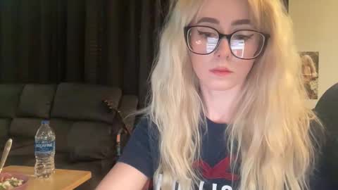 Snapshot of daisy_divine_69 chatting on October 2025 01:22:01 PM DaisyDivine online show from October 2025 01:22:01 PM