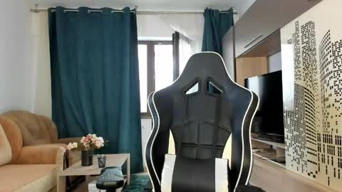 Snapshot of daisysland chatting on April 2026 10:22:02 AM Beatrice online show from April 2026 10:22:02 AM