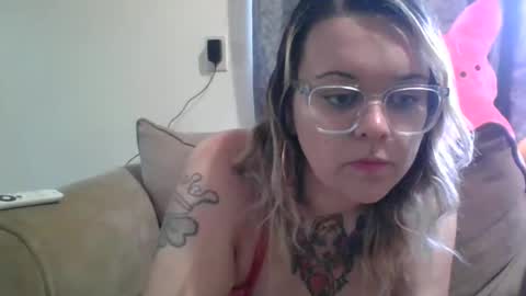 Snapshot of daisytucson chatting on April 2026 10:12:02 PM DaisyTucson online show from April 2026 10:12:02 PM