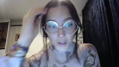 IG  dakotasofiaa online show from February 2025 01:34:01 AM