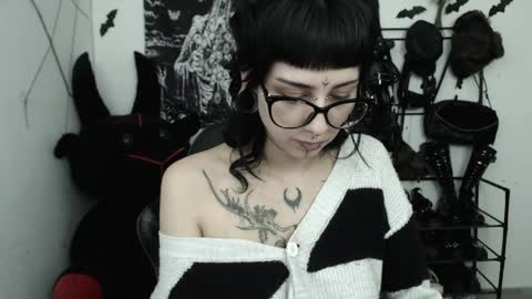 Snapshot of dakota_krall_ chatting on April 2026 03:53:02 AM dakota online show from April 2026 03:53:02 AM