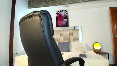 dakotarobbins_ online show from December 2024 03:24:02 PM