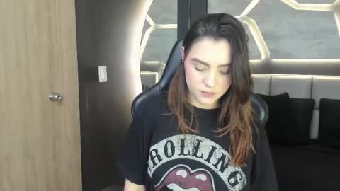 Snapshot of dakotarussell_ chatting on January 2026 01:05:02 PM Dakota online show from January 2026 01:05:02 PM