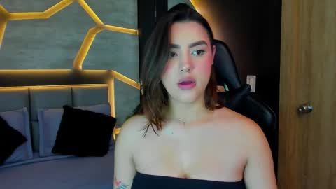 Snapshot of dakotarussell_ chatting on February 2026 04:38:02 PM Dakota online show from February 2026 04:38:02 PM