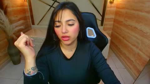 Dakotha  online show from November 2025 03:20:01 AM