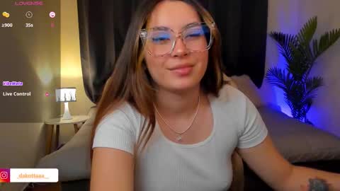 dakottaa__ online show from December 2025 11:54:01 PM