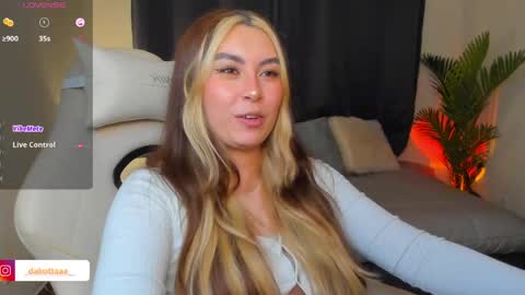 dakottaa__ online show from May 2026 10:50:03 PM