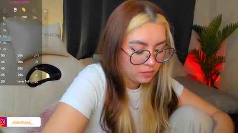 dakottaa__ online show from May 2026 01:01:01 AM