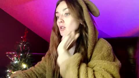 Dalia  online show from December 2024 01:17:02 PM