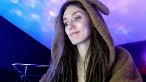 Dalia  online show from February 2025 01:30:01 PM