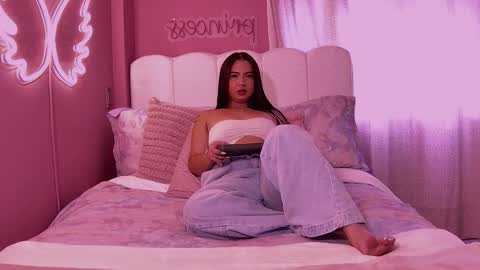 Snapshot of daliaa_b chatting on April 2026 08:18:01 PM Dalia online show from April 2026 08:18:01 PM