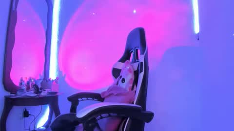 Dalia April online show from March 2026 07:55:02 PM