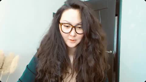 Snapshot of dalidayes chatting on November 2025 05:28:02 AM Dali online show from November 2025 05:28:02 AM