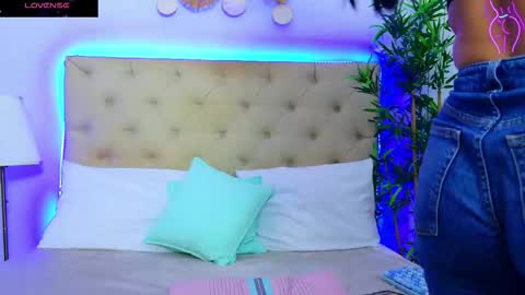 daliyaa_ online show from November 2025 01:44:02 PM