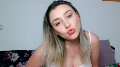 Snapshot of dalyana22 chatting on April 2026 09:42:01 PM Maria online show from April 2026 09:42:01 PM