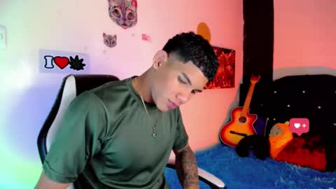 Snapshot of damian_latinxxx chatting on January 2025 03:23:01 AM Damian online show from January 2025 03:23:01 AM