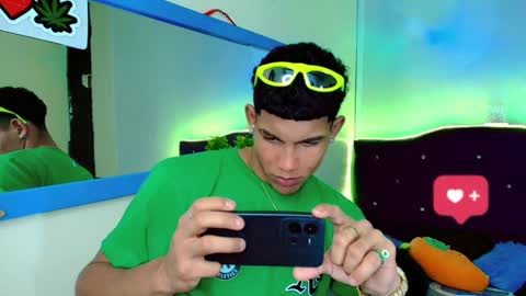 Snapshot of damian_latinxxx chatting on February 2025 10:58:02 AM Damian online show from February 2025 10:58:02 AM