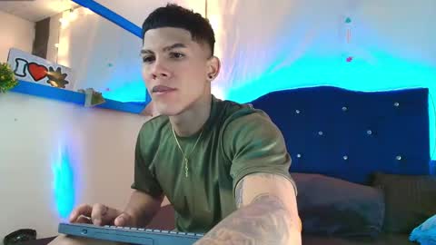 Snapshot of damian_latinxxx chatting on February 2025 03:18:01 AM Damian online show from February 2025 03:18:01 AM
