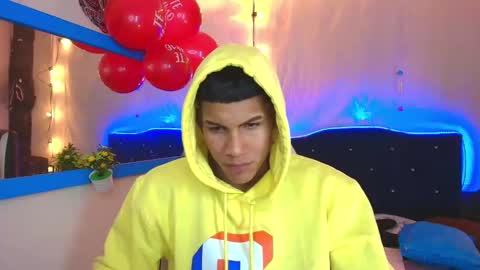 Snapshot of damian_latinxxx chatting on February 2025 06:12:02 AM Damian online show from February 2025 06:12:02 AM