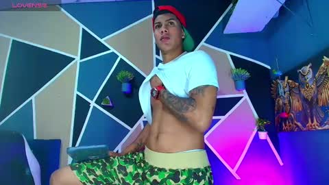 Snapshot of damian_latinxxx chatting on February 2025 02:29:01 AM Damian online show from February 2025 02:29:01 AM