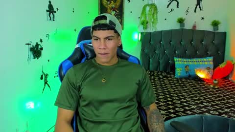 Snapshot of damian_latinxxx chatting on September 2025 03:17:02 AM Damian online show from September 2025 03:17:02 AM