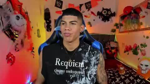 Snapshot of damian_latinxxx chatting on October 2025 04:02:02 AM Damian online show from October 2025 04:02:02 AM