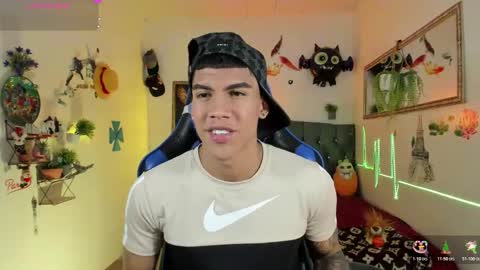 Snapshot of damian_latinxxx chatting on November 2025 03:05:02 AM Damian online show from November 2025 03:05:02 AM