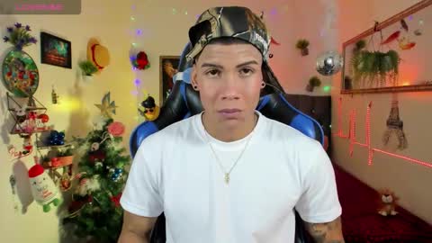 Snapshot of damian_latinxxx chatting on November 2025 02:57:02 AM Damian online show from November 2025 02:57:02 AM