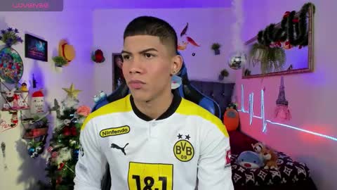 Snapshot of damian_latinxxx chatting on December 2025 03:00:02 AM Damian online show from December 2025 03:00:02 AM