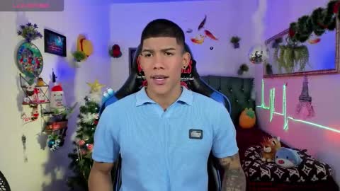 Snapshot of damian_latinxxx chatting on December 2025 03:01:01 AM Damian online show from December 2025 03:01:01 AM