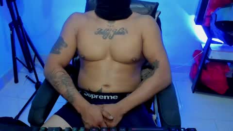 Snapshot of damian_torner chatting on April 2026 12:29:02 PM Damian torner online show from April 2026 12:29:02 PM