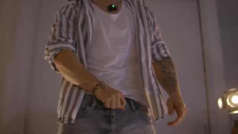 insta damn8   --------  online show from October 2025 10:10:01 PM