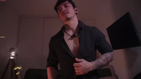 insta damn8   --------  online show from November 2025 11:27:01 PM