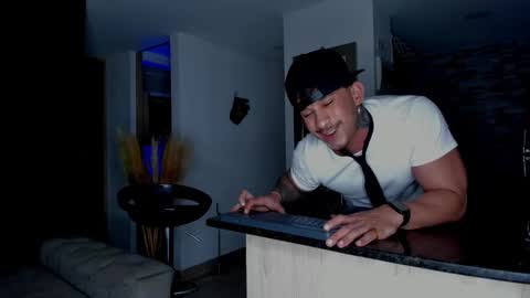 Snapshot of dammianmilleroficial chatting on December 2025 10:47:02 PM INSTAGRAM DAMMIANMILLEROFICIAL online show from December 2025 10:47:02 PM