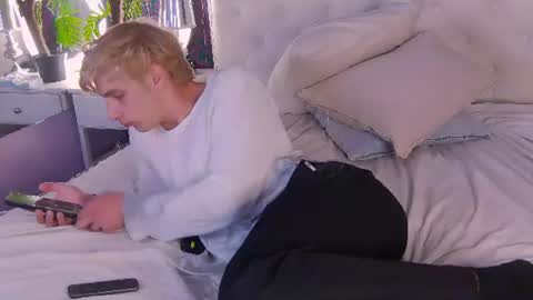 Snapshot of damonlux chatting on July 2026 07:42:02 PM Damon online show from July 2026 07:42:02 PM