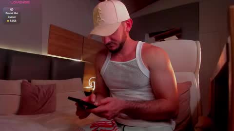 Snapshot of damonsantos chatting on November 2025 05:13:02 PM D A M O N online show from November 2025 05:13:02 PM