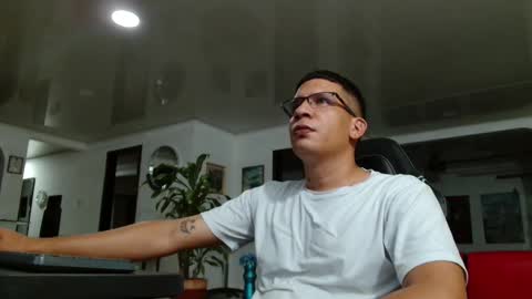 Snapshot of damyan_2003 chatting on April 2026 03:40:02 AM damyan_2003 online show from April 2026 03:40:02 AM