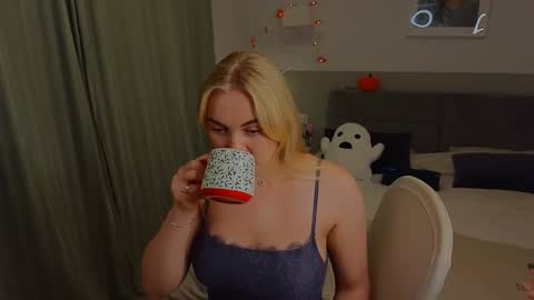 Dana online show from November 2025 06:20:02 PM