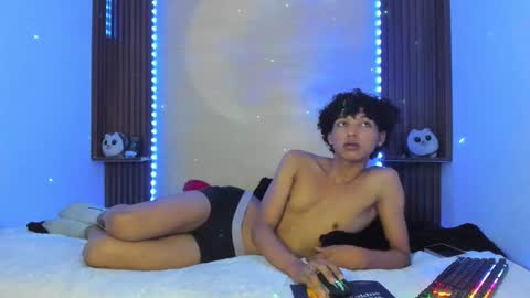 Snapshot of dandywolf_ chatting on December 2024 11:45:01 PM Dandy wolf online show from December 2024 11:45:01 PM