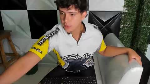 dani_cumboy online show from December 2025 02:34:02 PM