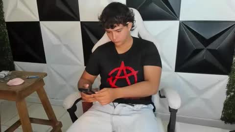 dani_cumboy online show from December 2025 01:29:01 PM